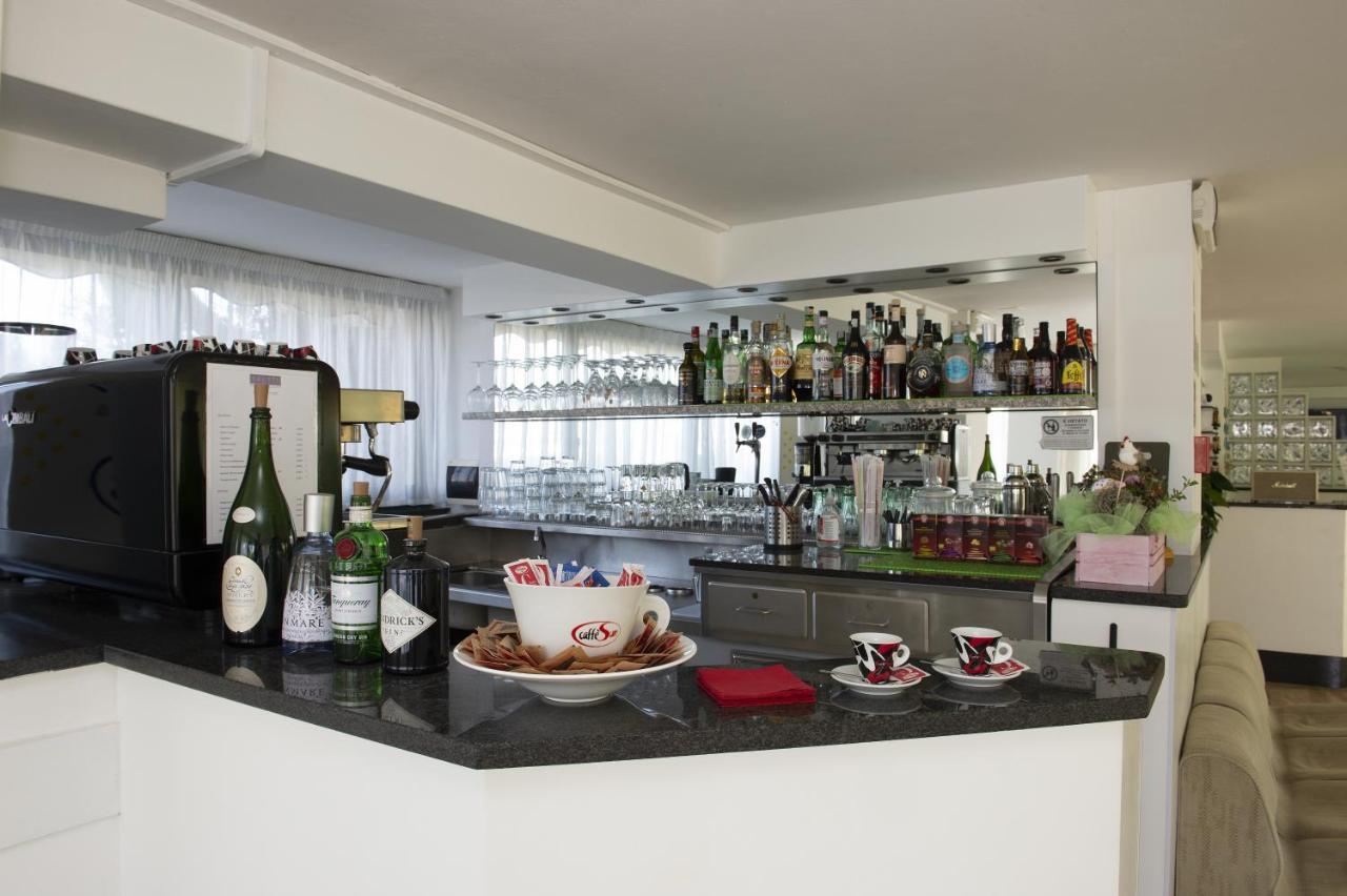 Hotel Baltic Cesenatico Eksteriør bilde